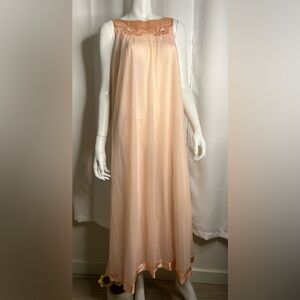 Peach vintage Small Gossard Artemis night dress